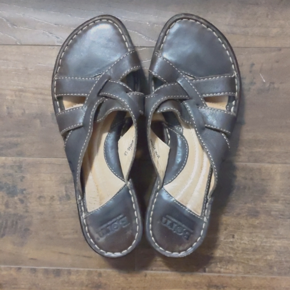 Born sandals